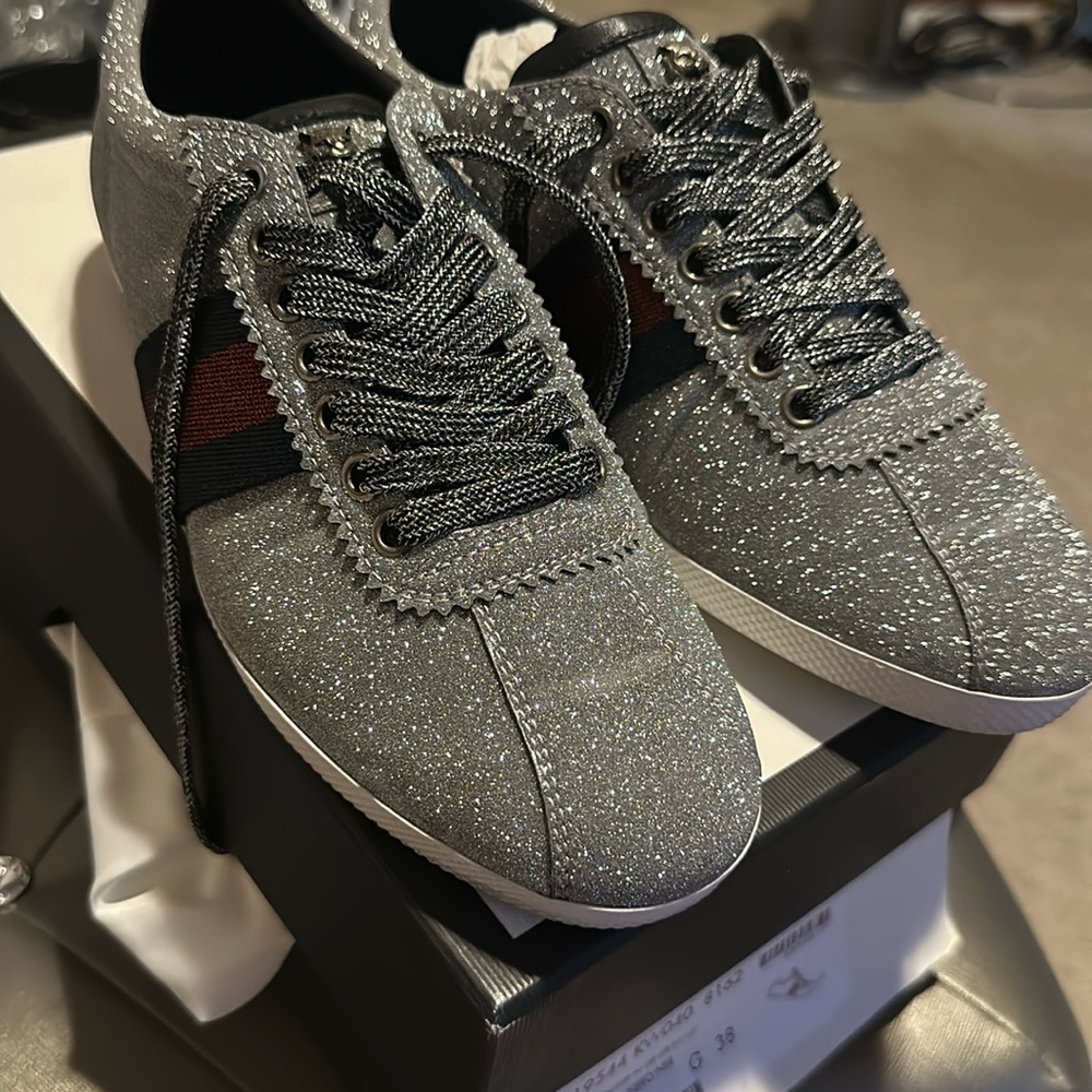 Gucci sparkle sneakers size 38 (can fit 8-8.5 possibly)
